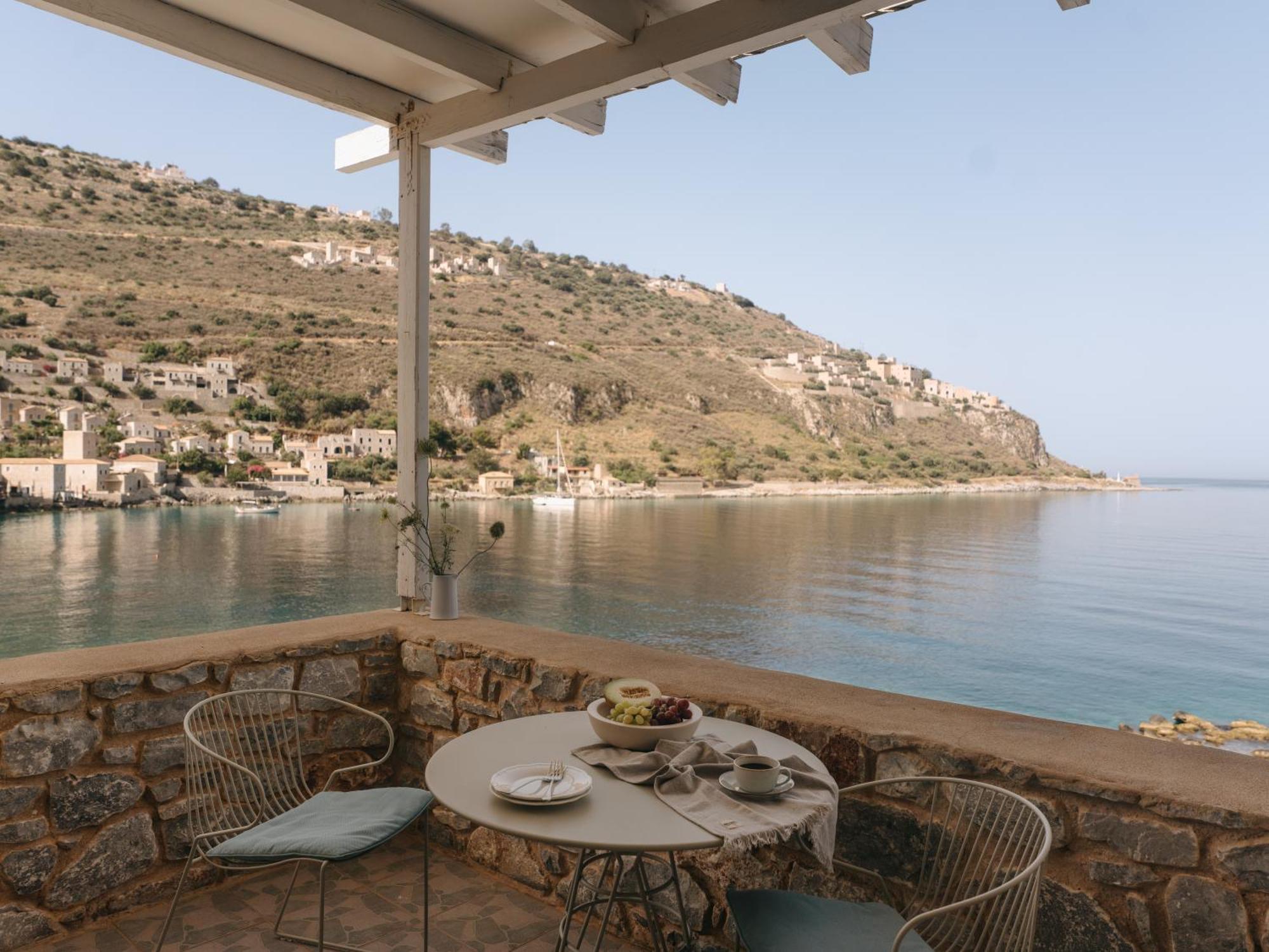 Kourmas Suites Limeni Luaran gambar