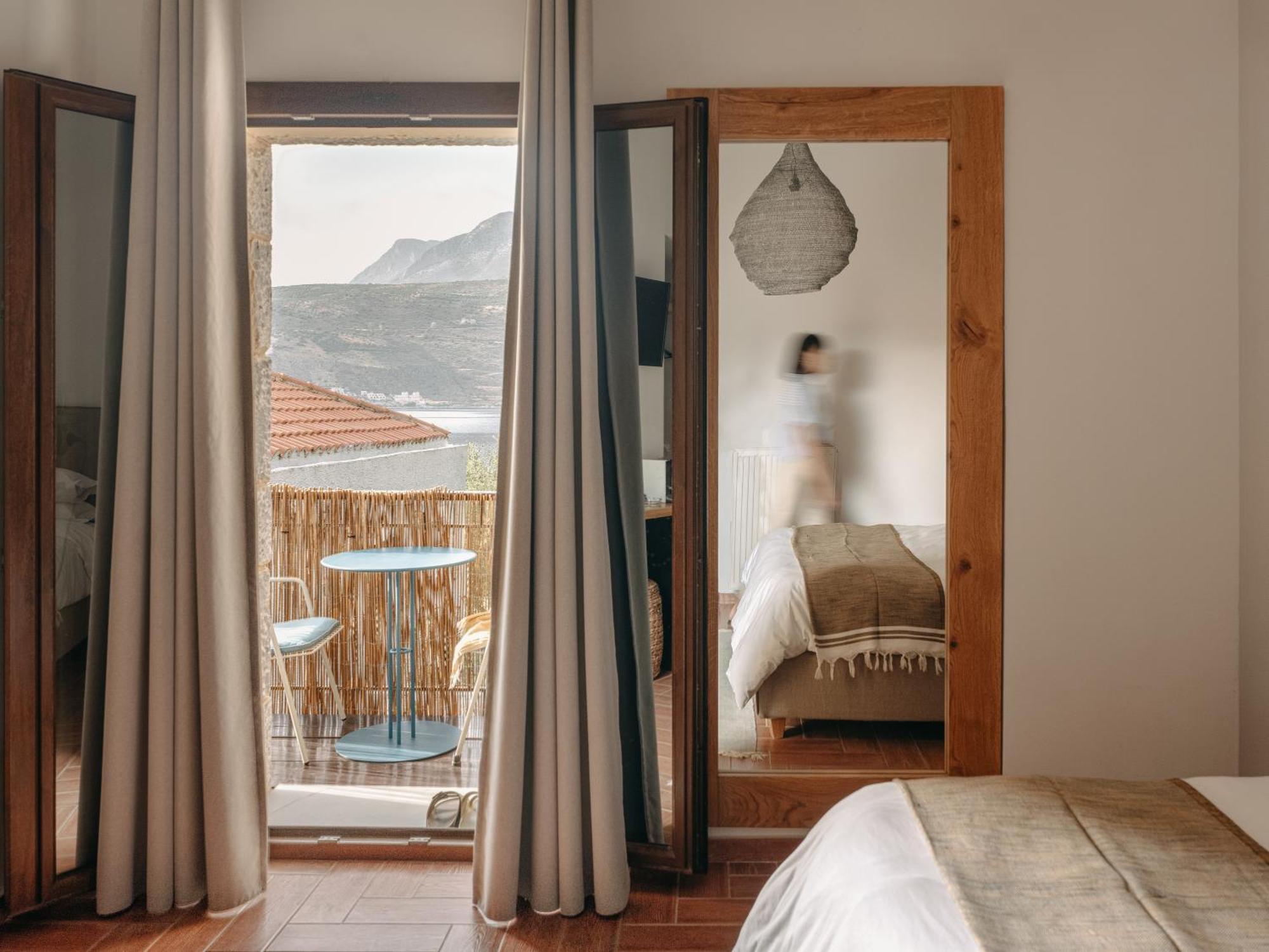 Kourmas Suites Limeni Luaran gambar