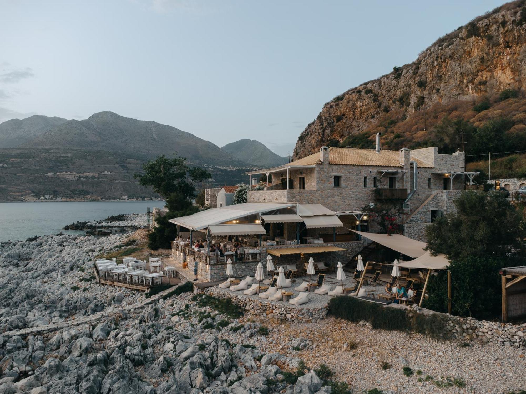 Kourmas Suites Limeni Luaran gambar