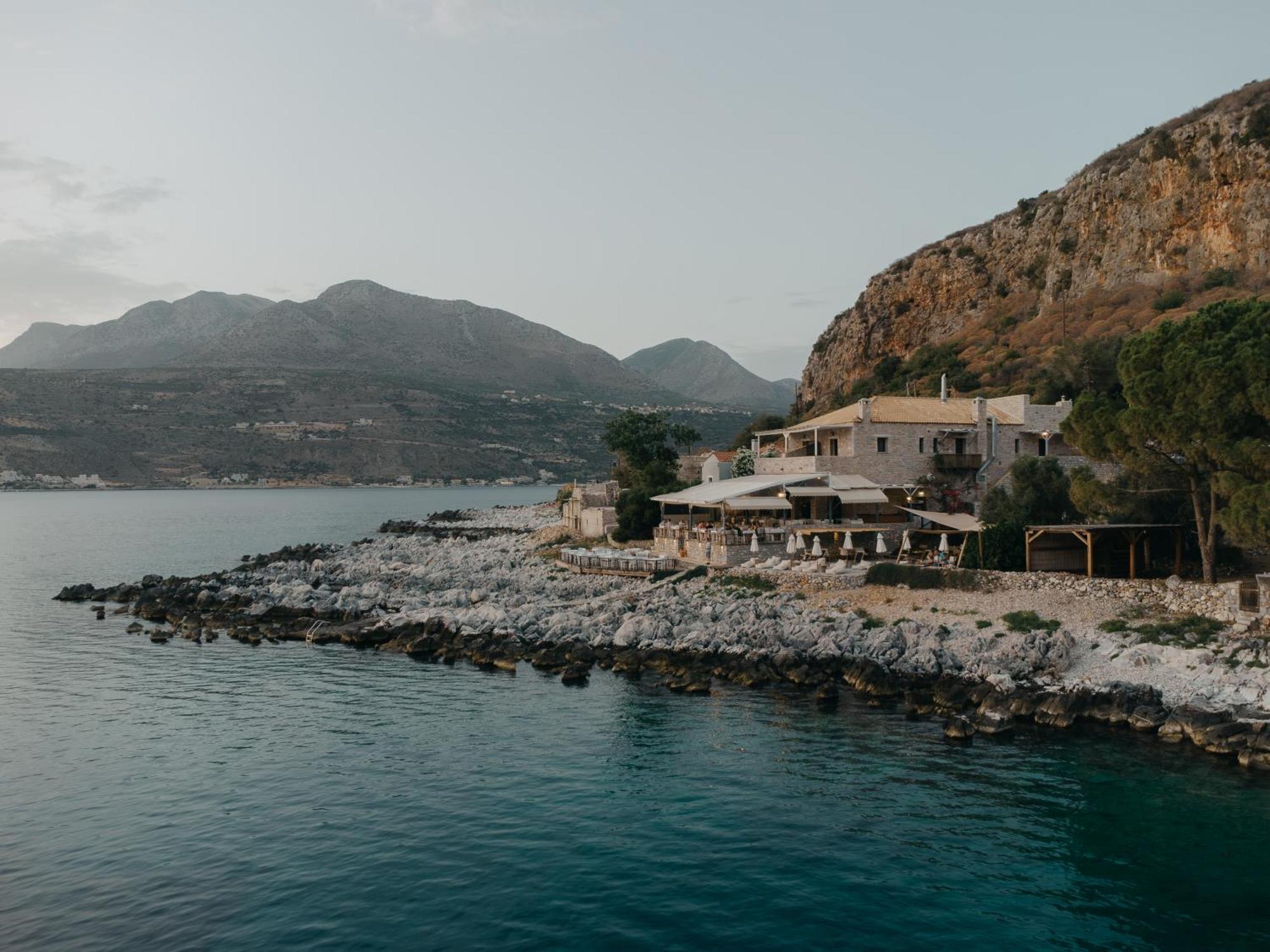 Kourmas Suites Limeni Luaran gambar