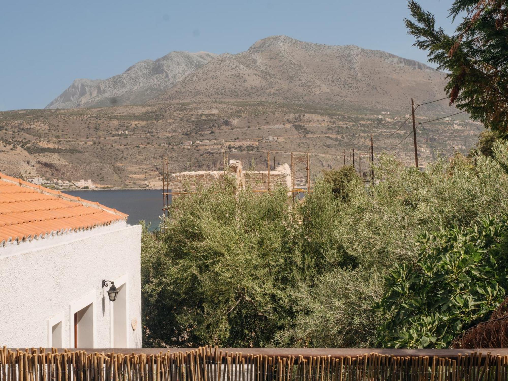 Kourmas Suites Limeni Luaran gambar
